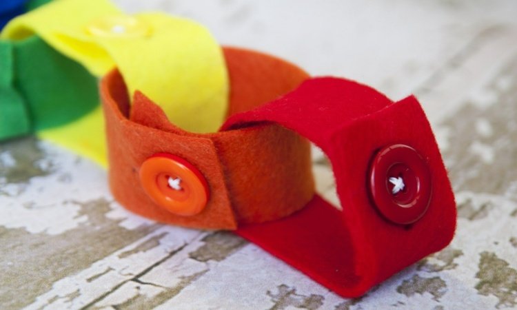 podporovať jemnú motoriku deti-plsť-reťaz-drotár-gombíky-prstene-dizajn