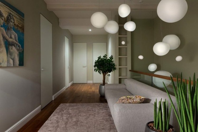 v miestnosti plávajú svetlá moderného dizajnu jemná kamenina-dlaždice-drevo-moderné-útulné-dizajnérske-svetlá-okrúhle