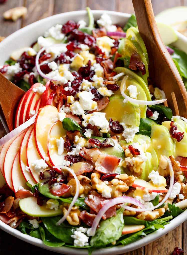 Recept na jahňací šalát recept na jahňací šalát feta syr brusnice jablká horčica medový dresing