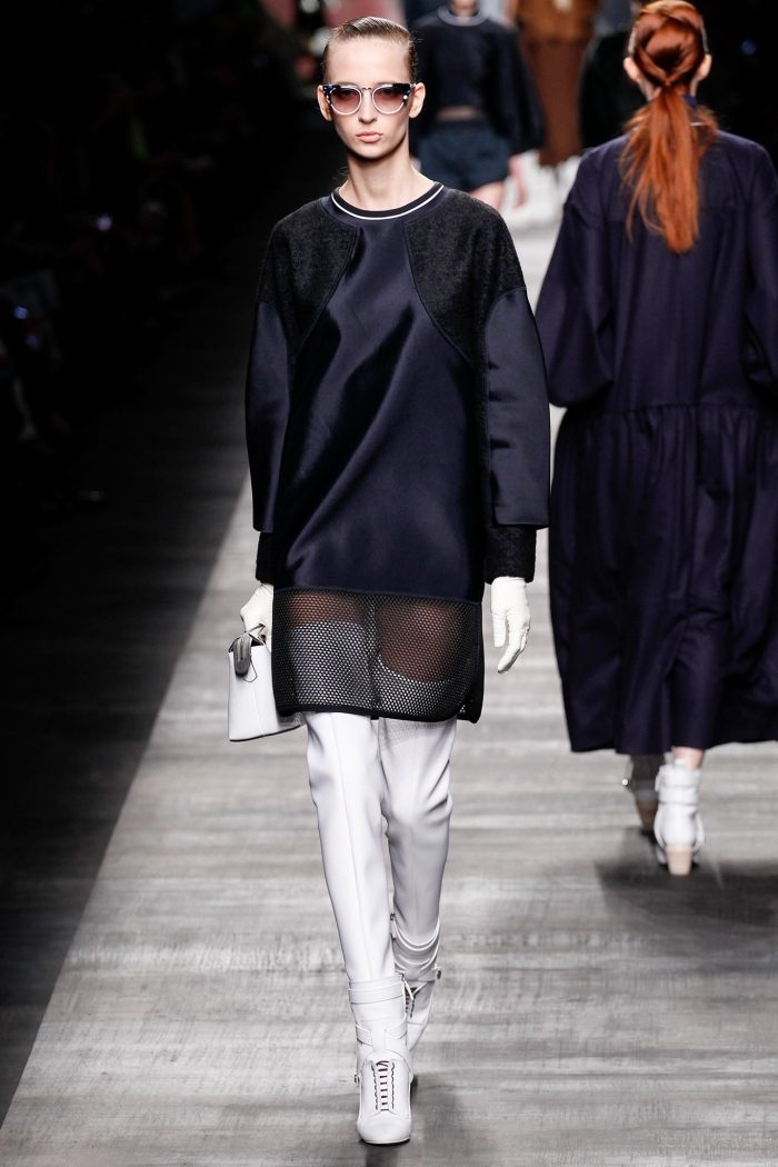 dlhá tunika v tmavo fialovej kombinácii so sieťovinou tunika fendi-móda-jeseň-2014-overknee-boot