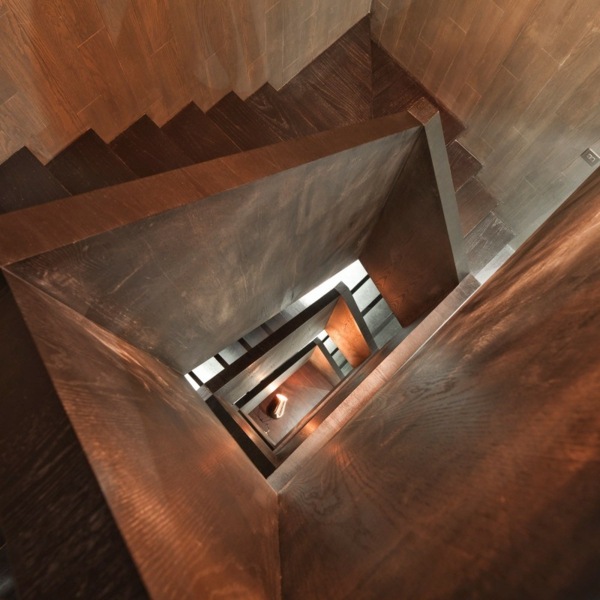 Drevené schodisko dom s moderným interiérom v Číne moderný interiérový dizajn dom v Číne