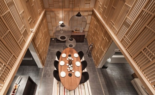 Rozdeľovač miestnosti s drevenou zástenou-čínske inšpirácie Drevený paraventný rozdeľovač miestností