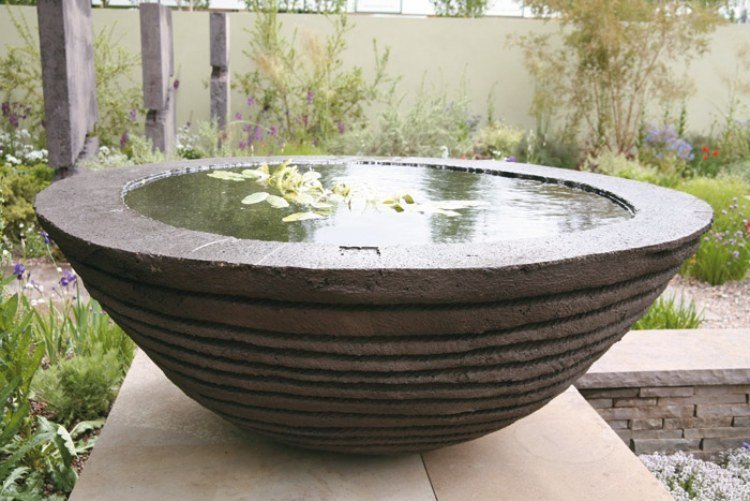 feng-shui-záhradná-dekorácia-mini-jazierko-voda-kameň-misa