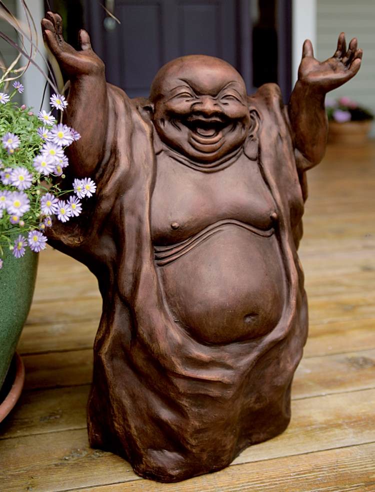 feng-shui-záhradný-dizajn-dekorácia-drevená-figúrka-smiech-buddha