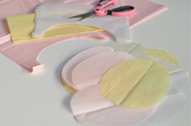 Ako vajíčko vystrihnite svetlý hodvábny papier okenné obrázky-veľkonočné-veľkonočné-vajíčkové šablóny-pokyny na vystrihnutie