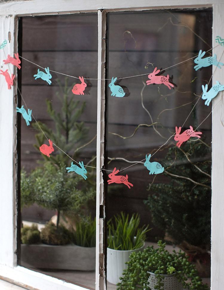 Veľkonočný zajačik veniec ako krásna dekorácia okna na Veľkú noc window-images-easter-tinker-templates-bunny-garland