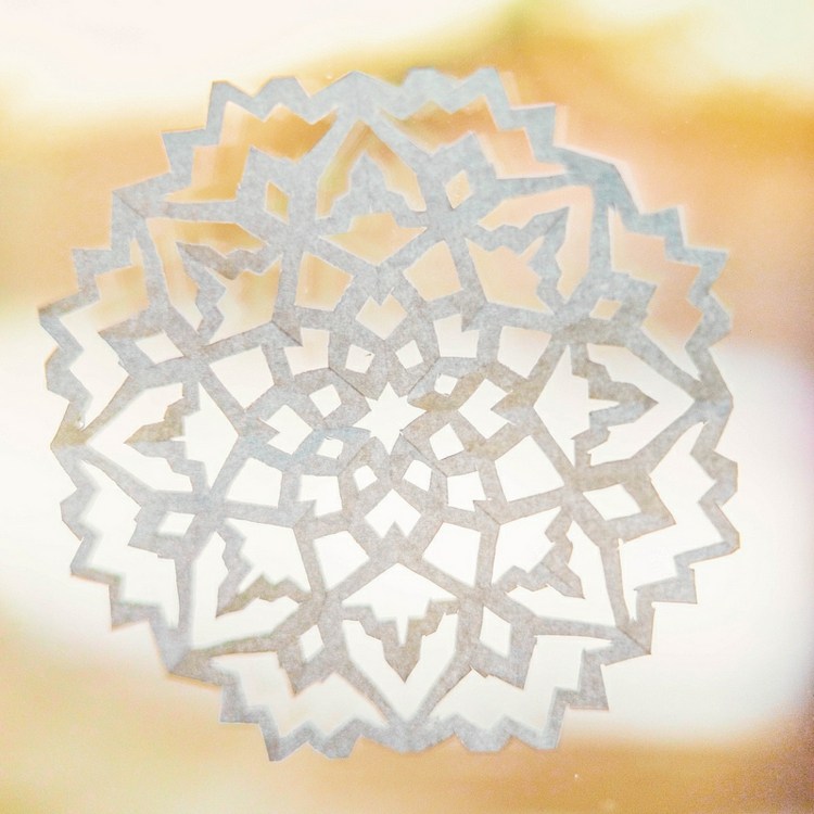 Obrázky na okno-vianočné vločky-vystrihnuté-motívy