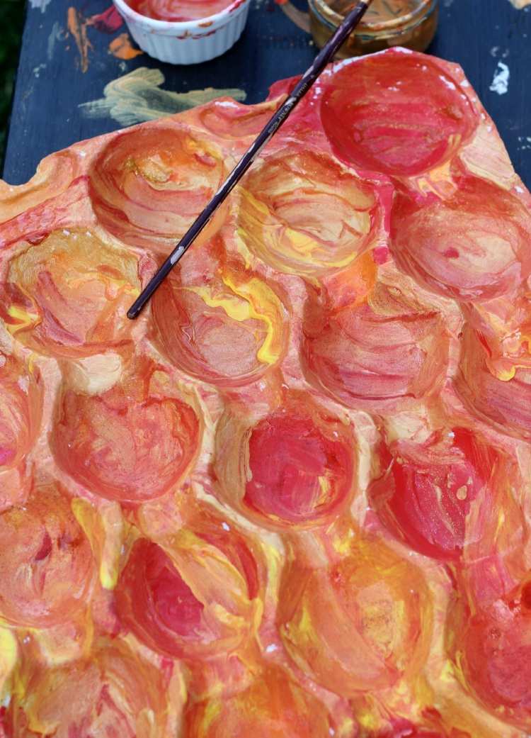 dekorácia okna-jeseň-deti-drotár-mobilný-vajíčkový kartón-farby-farba-farba-urob si sám