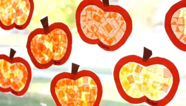 dekorácia okna-jeseň-deti-drotár-okenná tabuľa-kúsky papiera-tekvice-žlto-oranžová