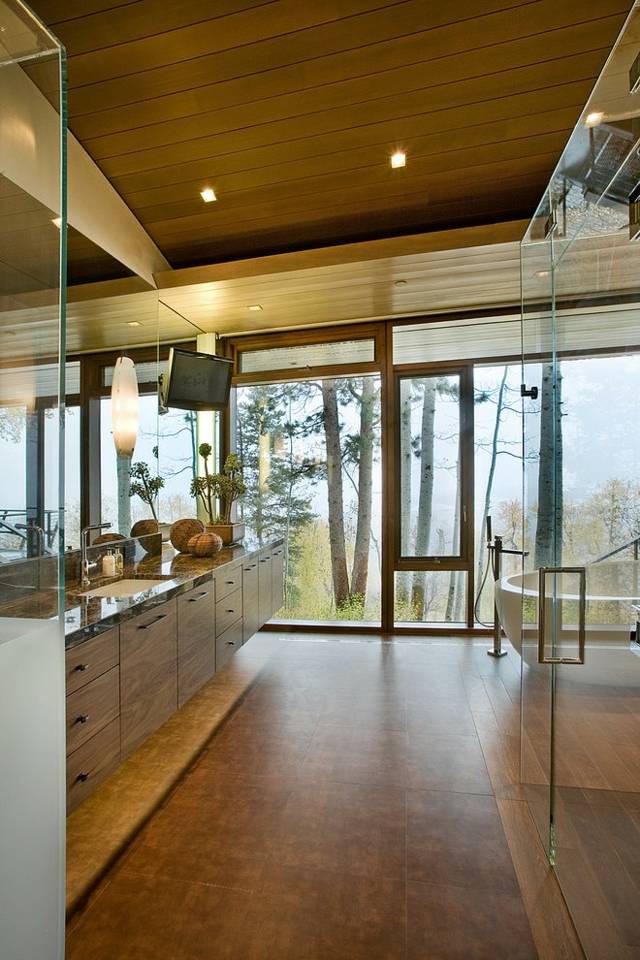 Drevený stropný kúpeľňový nábytok sklenený sprchovací kút sklenené fronty les