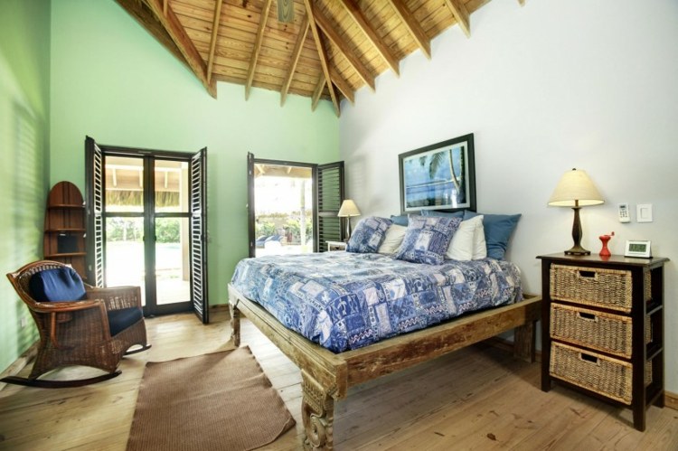 Spálňa nastaviť nápady zelená stena drevený strop Nápady zelená stena drevený strop manželská posteľ