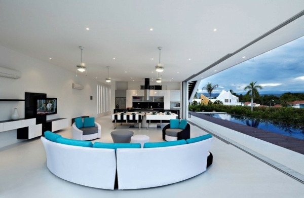 moderná obývačka s okrúhlou sedačkou