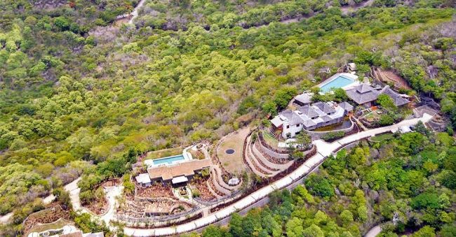 Opium Mustique prázdninové vily Karibik pohľad z vtáčej perspektívy veľké terasy Prázdninové vily Opium Mustique karibské terasy z vtáčej perspektívy