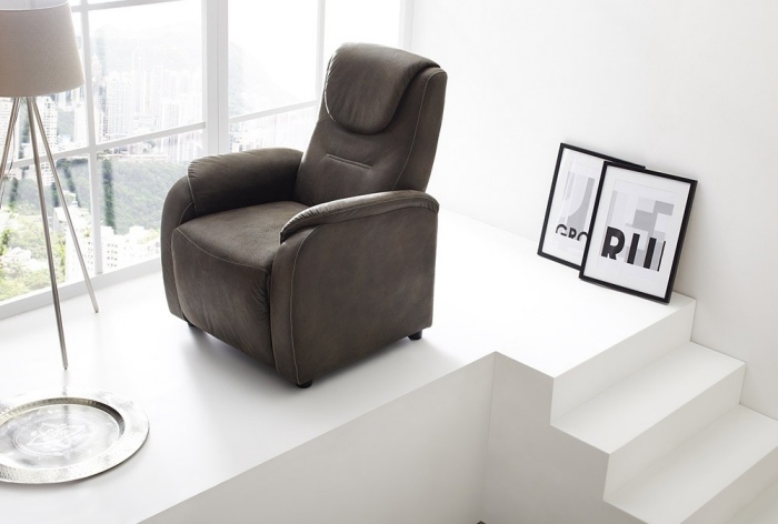 TV kreslo v príjemnom vintage starožitnom koženom vzhľade-hnedé, nastaviteľné operadlo TV kreslo-v obývačke-vintage-starožitný-koža-vzhľad-hnedá-nastaviteľné