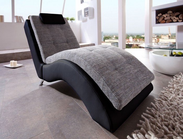 Nápady na televízny nábytok do obývačky relaxačné ležadlo Vengo v čierno-sivom-Benformate TV-nábytok-v obývacej izbe-relaxačné ležadlo-Vengo-čierno-sivý-vankúš-Benformato