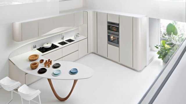 predná časť v bielej farbe mierne zvlnený tvar