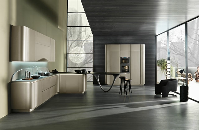 Nástenné skrine sú vybavené rohovým jedálenským kútom