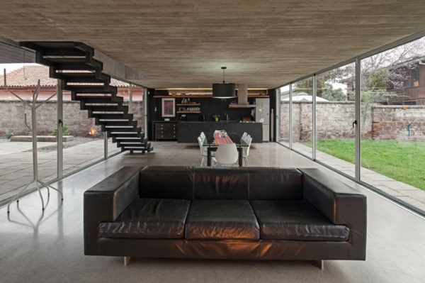 Montovaný dom sklenená fasáda-moderný interiér