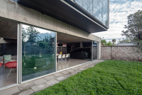 Posuvné dvere a dvor