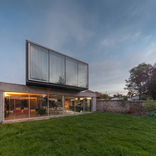 minimalistický dom so záhradou