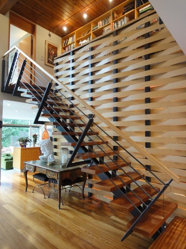 Stavba priečky z drevenej obrazovky-Charlie Simmons-CharlieCo Design-Ltd Priečka z drevenej zásteny postavená z oceľového schodiskového zábradlia