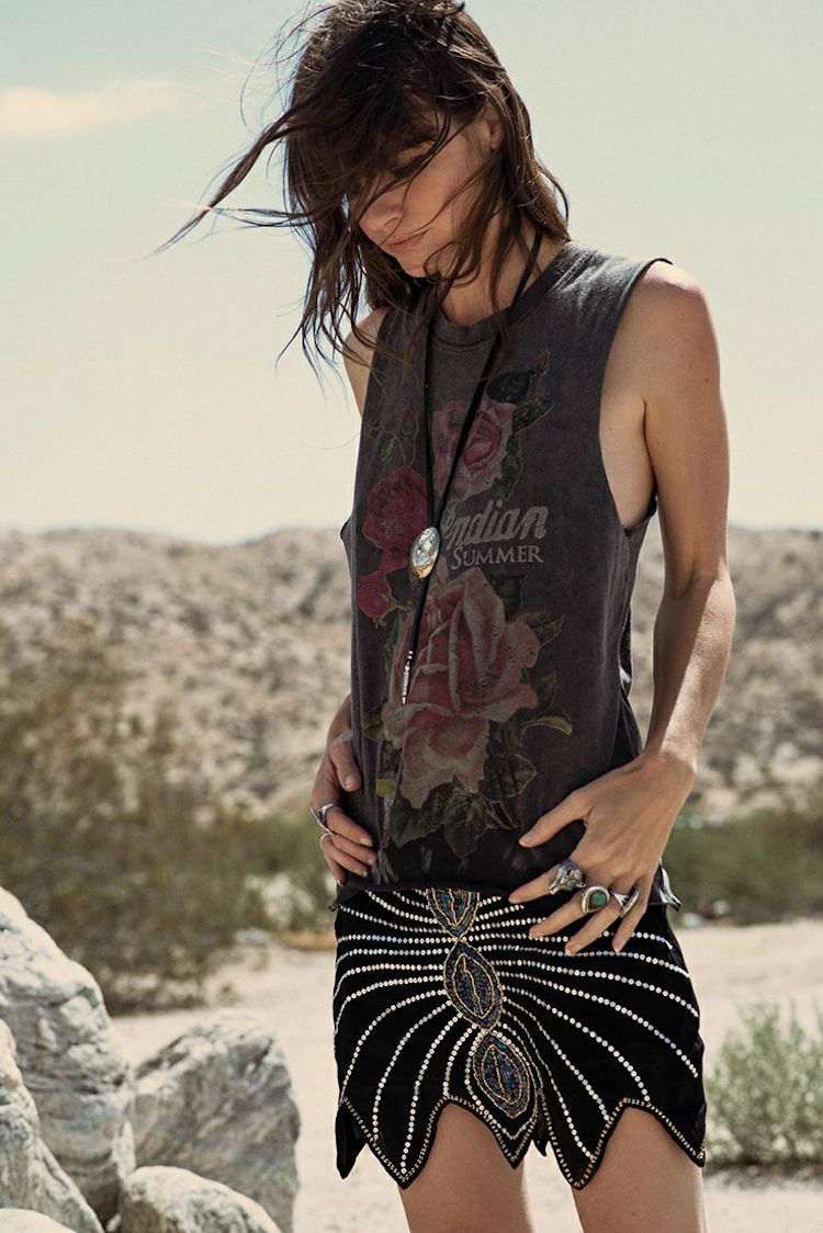 rockový outfit v čiernej farbe s dôrazom na detail festival-look-móda-rock-čierna-šperky-móda