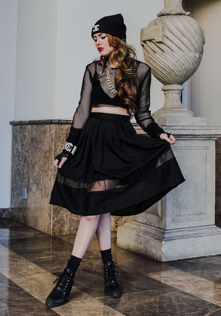 rockový outfit s nádychom ľahkého grunge štýlu festival-look-mode-rock-grundge-transparentný-čierny