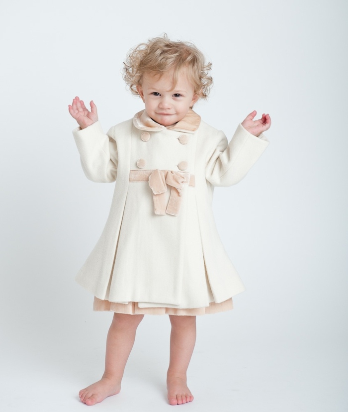 Detská móda od Moschino - kabátik roztomilý kabát krémovej farby dievča moschino