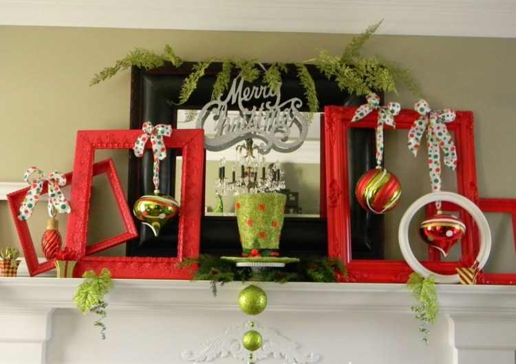 Nápad na zdobenie krbovej rímsy - sfarbenie rámu obrazu na červeno nápady na vianočnú výzdobu krbová rímsa nápad červený rám obrazu vetvy lopta