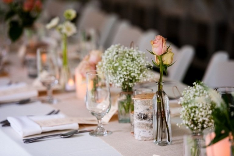 Slávnostné prestieranie, svadobná príležitosť, vinobranie