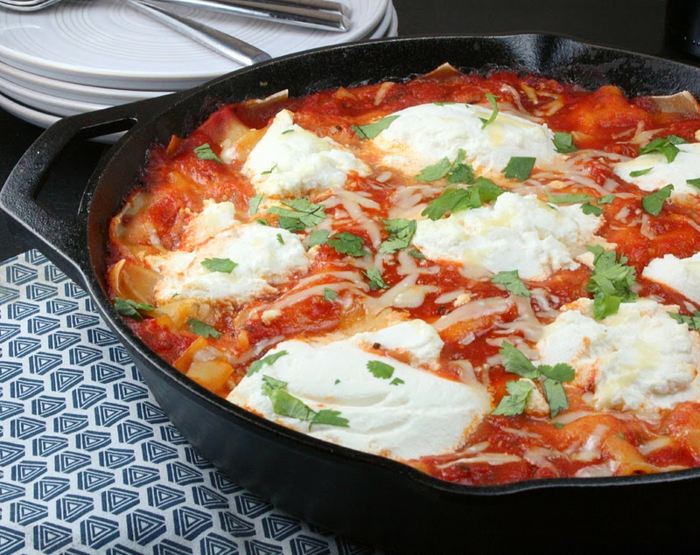 svetlé lasagne na Vianoce Lasagna-obrúsky-so-vzorom-v-modrom