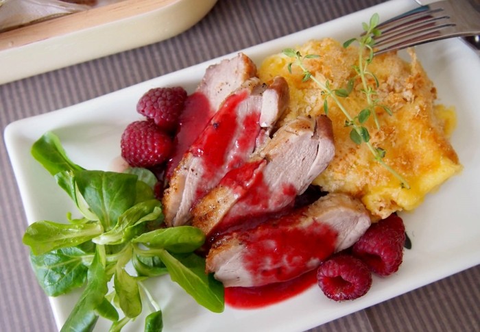 slávnostné vianočné recepty kačacie prsia s malinovou omáčkou Kačacie prsia s malinovou omáčkou