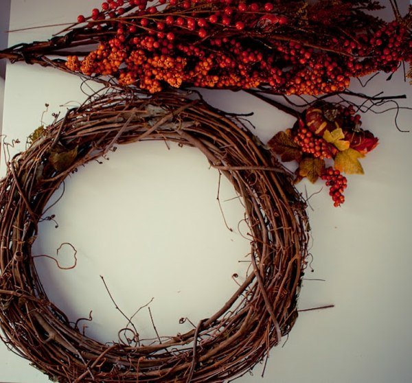 bobule-dvere-veniec-slamený-veniec-ozdobiť