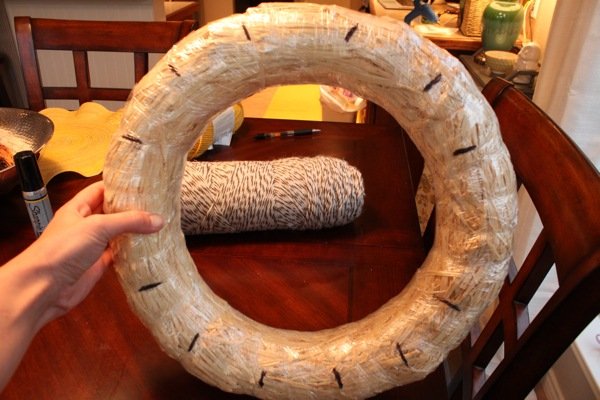 Priadza jesenný veniec prázdny