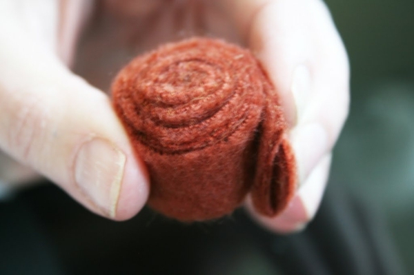 plstené ruže-seba-dverový veniec