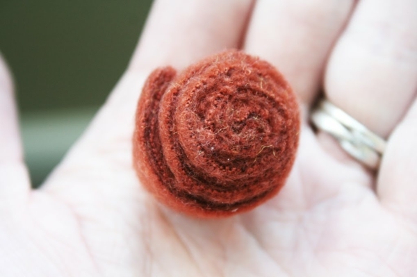 Vyrobte si filcové ruže sami