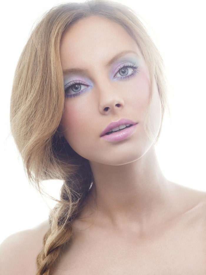 svetlý make-up v lila purpurovej farbe svetlo-orgován-purpurový-make-up-na-Vianoce