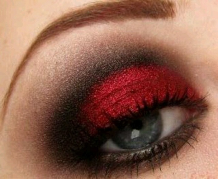 tmavočervené dymové oči na Vianoce čierno-červené-dymové oči