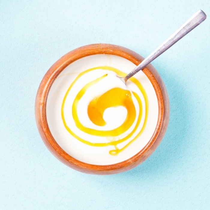 Recept na mastné vlasy s prírodným jogurtom a medom kúra na vlasy mastný medový jogurt prírodné recepty vlasy 10