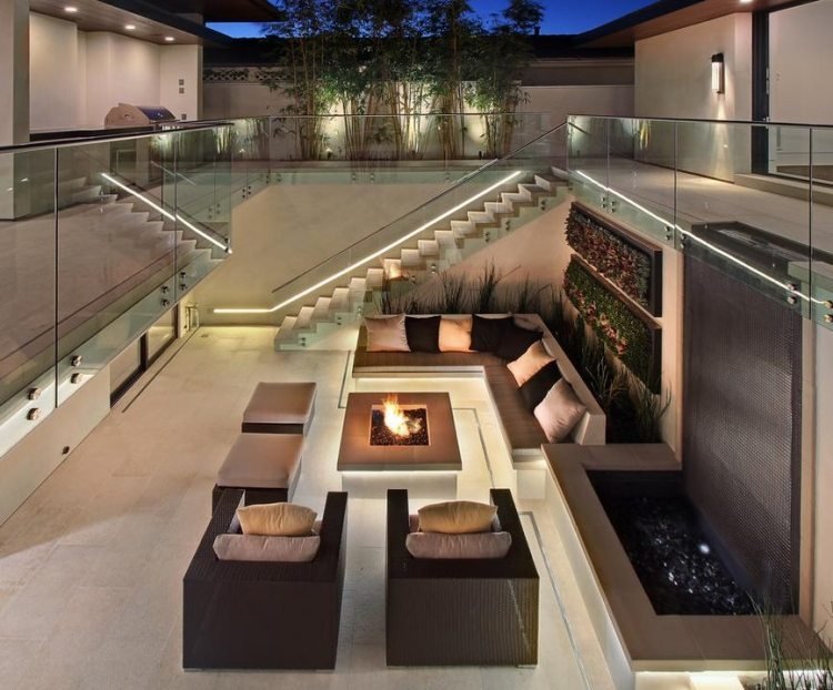 moderné-patio-plynové-krbové-led-pásy-nepriame-osvetlenie