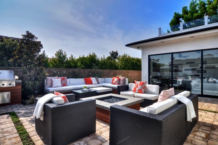 krb-budova-záhrada-plyn-ratan-sedenie