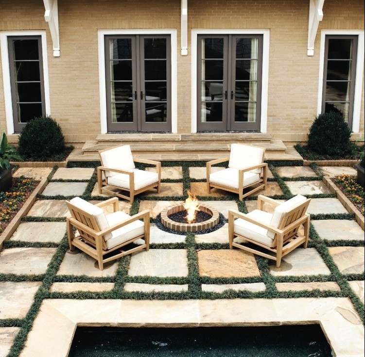 otvorený krb-okrúhla-malá-terasa-hnterhof