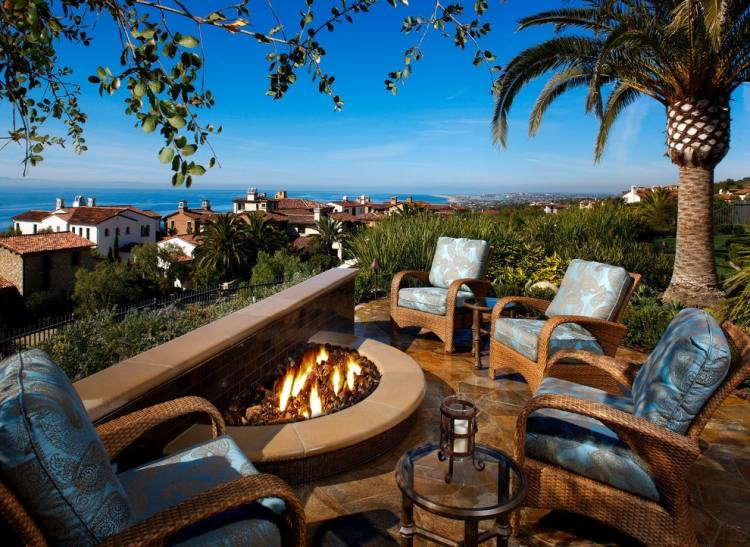 plyn-krb-polkruhový-ratan-kreslo-kamenno-dosková podlaha