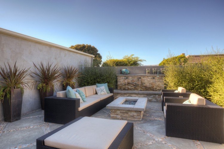 krb-plyn-záhrada-vodné prvky-nábytok z prírodného kameňa-ratanu-nábytok