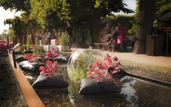 umelecké inštalácie s rastlinami alexis tricoire vodná stužka 2011 umelecké inštalácie rastliny alexis tricoire pond 2011