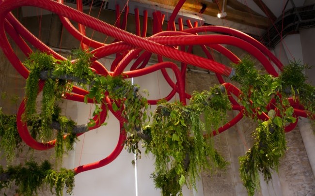 umelecké inštalácie rastliny alexis tricoire trubky chaos urbanizácia umelecké inštalácie rastliny alexis tricoire trubky chaos