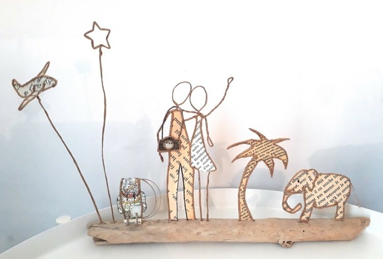 Dvojica milencov na safari vyrobenom z papierového drôtu a útržkov papiera