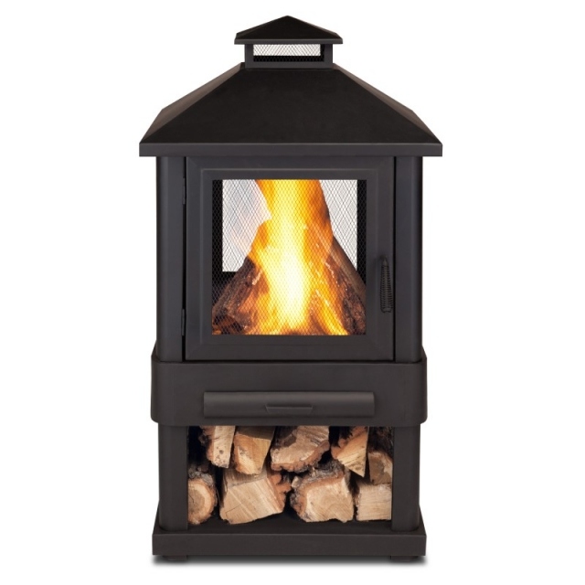 Krb do záhrady s praktickým priestorom v dreve Krbová záhrada praktický priestor na uskladnenie dreva