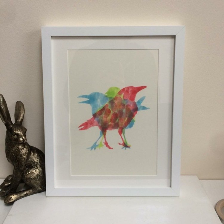 odtlačok prsta vrana havrana červená zelená zelená modrá silueta v ráme