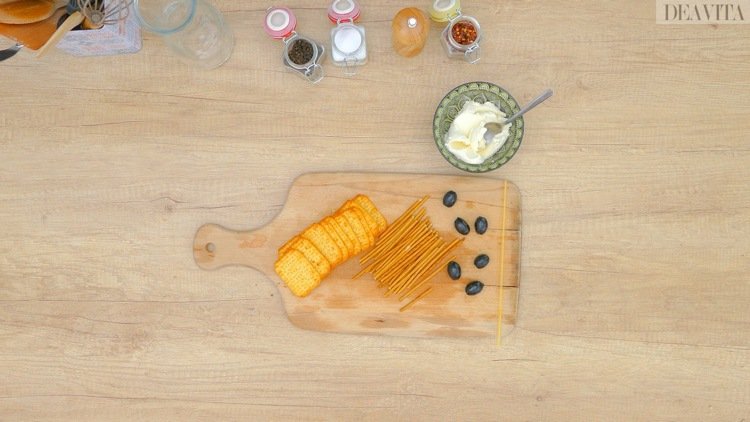 finger food halloween krekry soľné tyčinky olivy